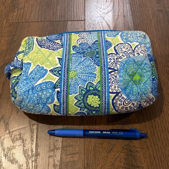 Vera Bradley makeup travel case - Picture 1 of 3